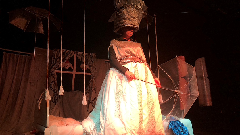 Performers on stage at Teatro La Cambusina.